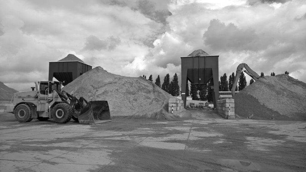 shovel en silo bij zandbultenloading=